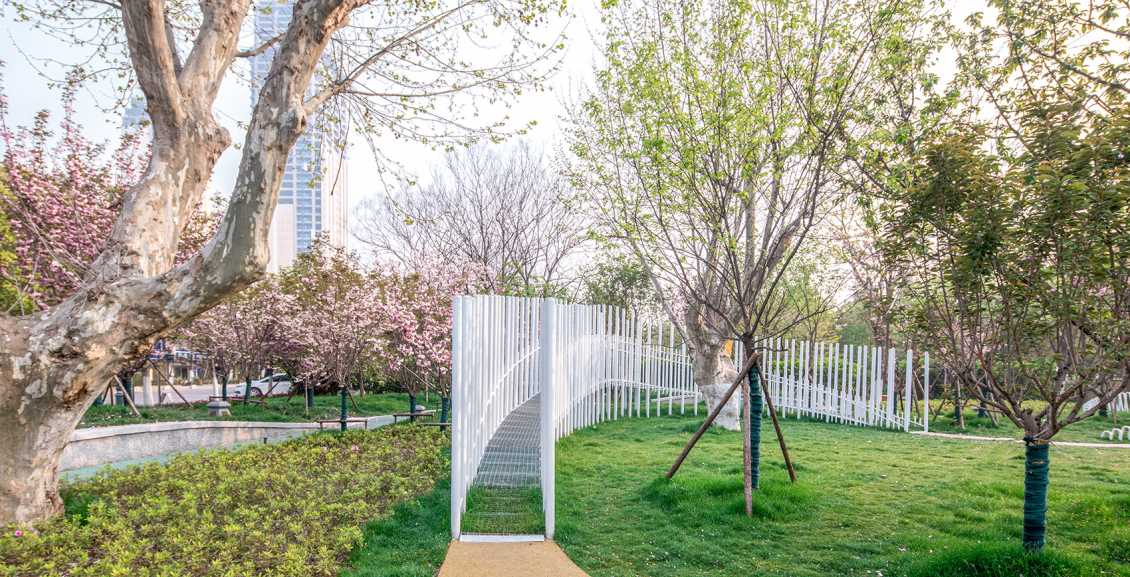 非标定制滑梯：如何保养不锈钢滑梯？